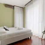 Guesthost - Porta Romana Balcony Flat 公寓 *