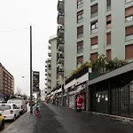 Guesthost - Porta Romana Balcony Flat 公寓 米兰