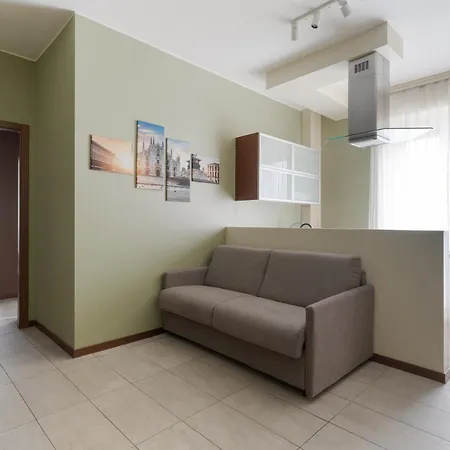 Guesthost - Porta Romana Balcony Flat *
