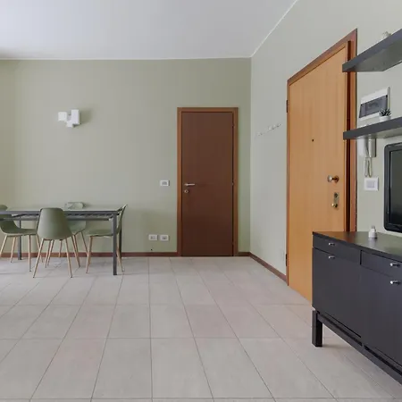 Guesthost - Porta Romana Balcony Flat Milan