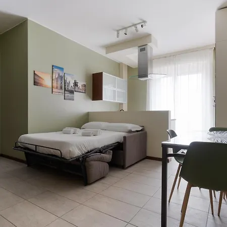 Guesthost - Porta Romana Balcony Flat
