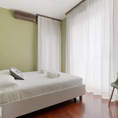 Guesthost - Porta Romana Balcony Flat Apartmán *