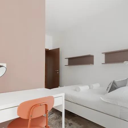 Apartmán Guesthost - Porta Romana Balcony Flat