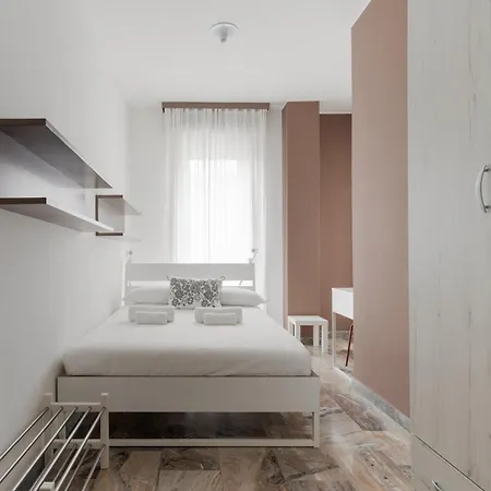 Guesthost - Porta Romana Balcony Flat * Milán